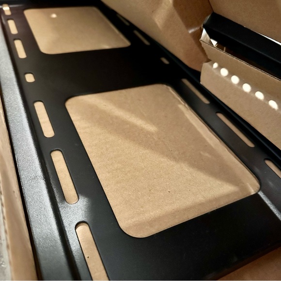 New In Box Rhino Mounts T3255HD, Tiltt 32"- 55" Heavy Duty TV Mount - Picture 4 of 6